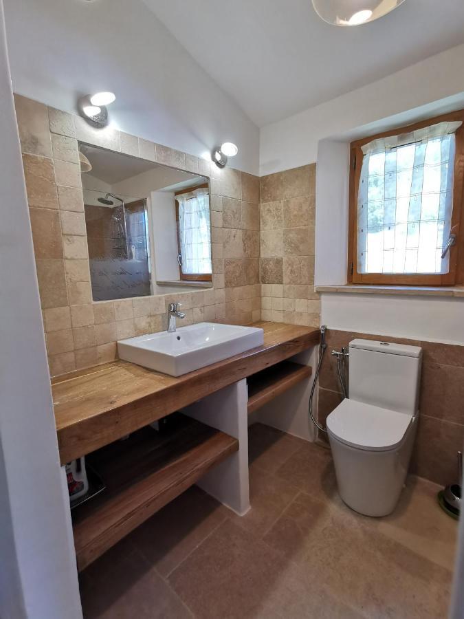 La Peyregoune, Logement En Pleine Nature Et Table D'Hotes Blieux Exteriér fotografie