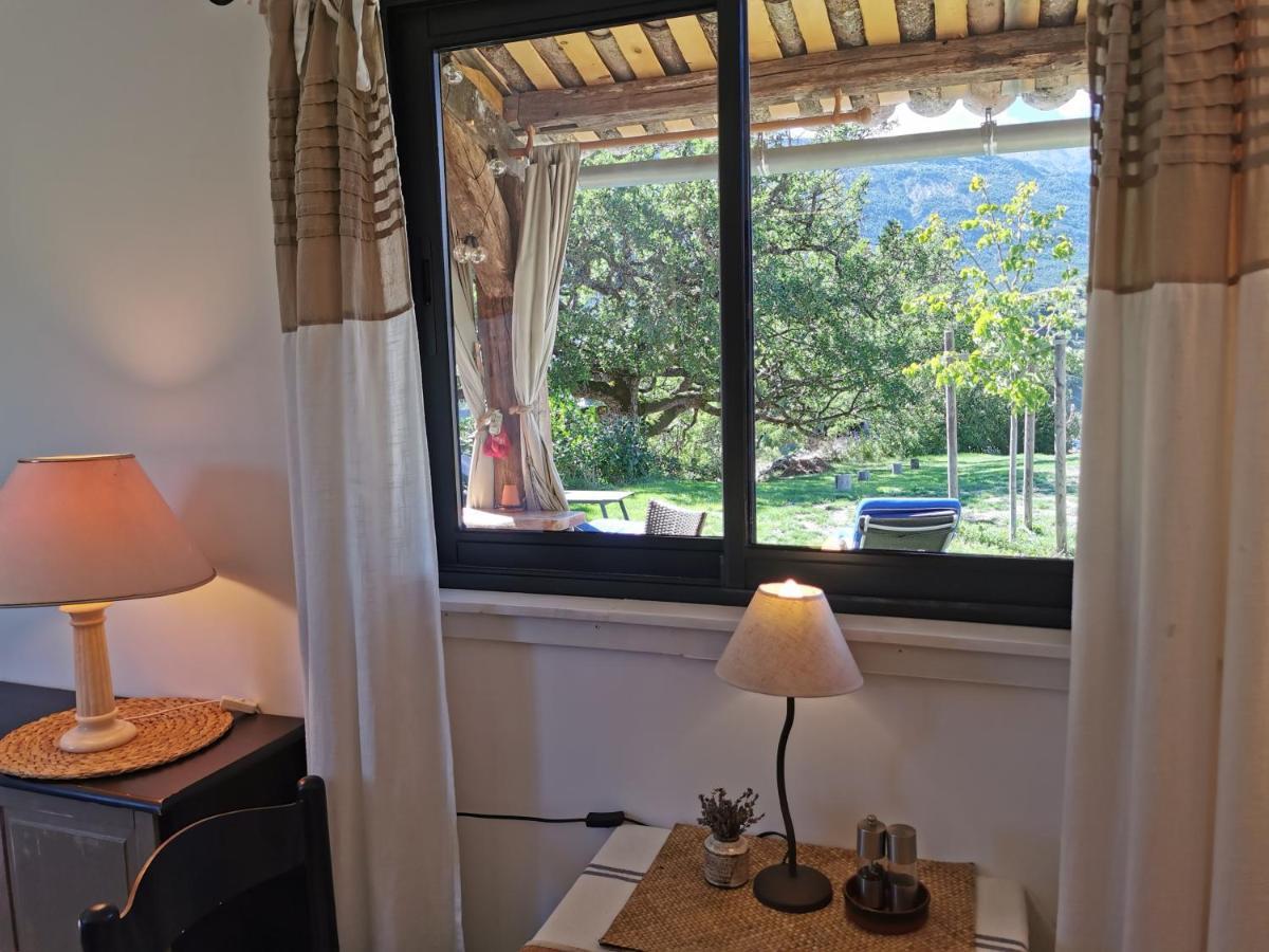 La Peyregoune, Logement En Pleine Nature Et Table D'Hotes Blieux Exteriér fotografie