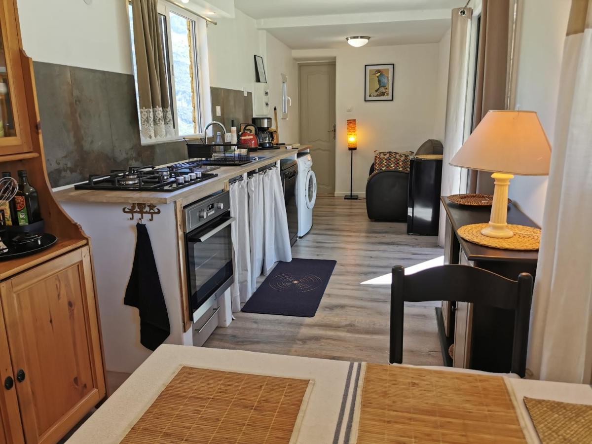 La Peyregoune, Logement En Pleine Nature Et Table D'Hotes Blieux Exteriér fotografie